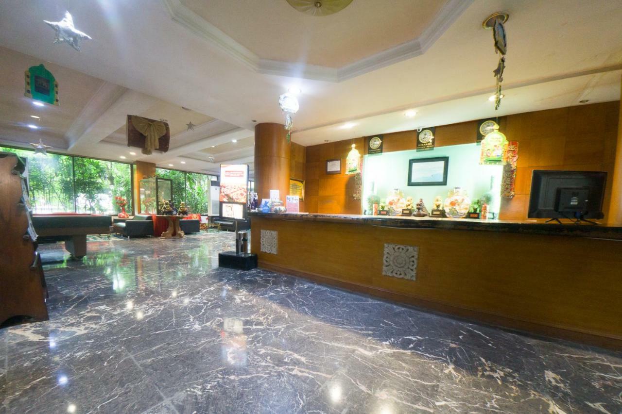 New Grand Park Hotel Surabaja Exteriér fotografie