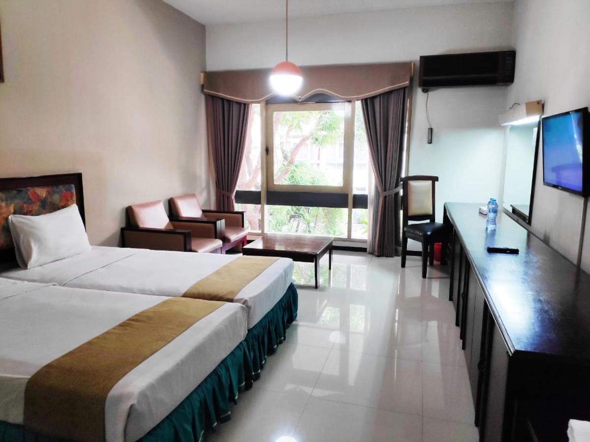 New Grand Park Hotel Surabaja Exteriér fotografie